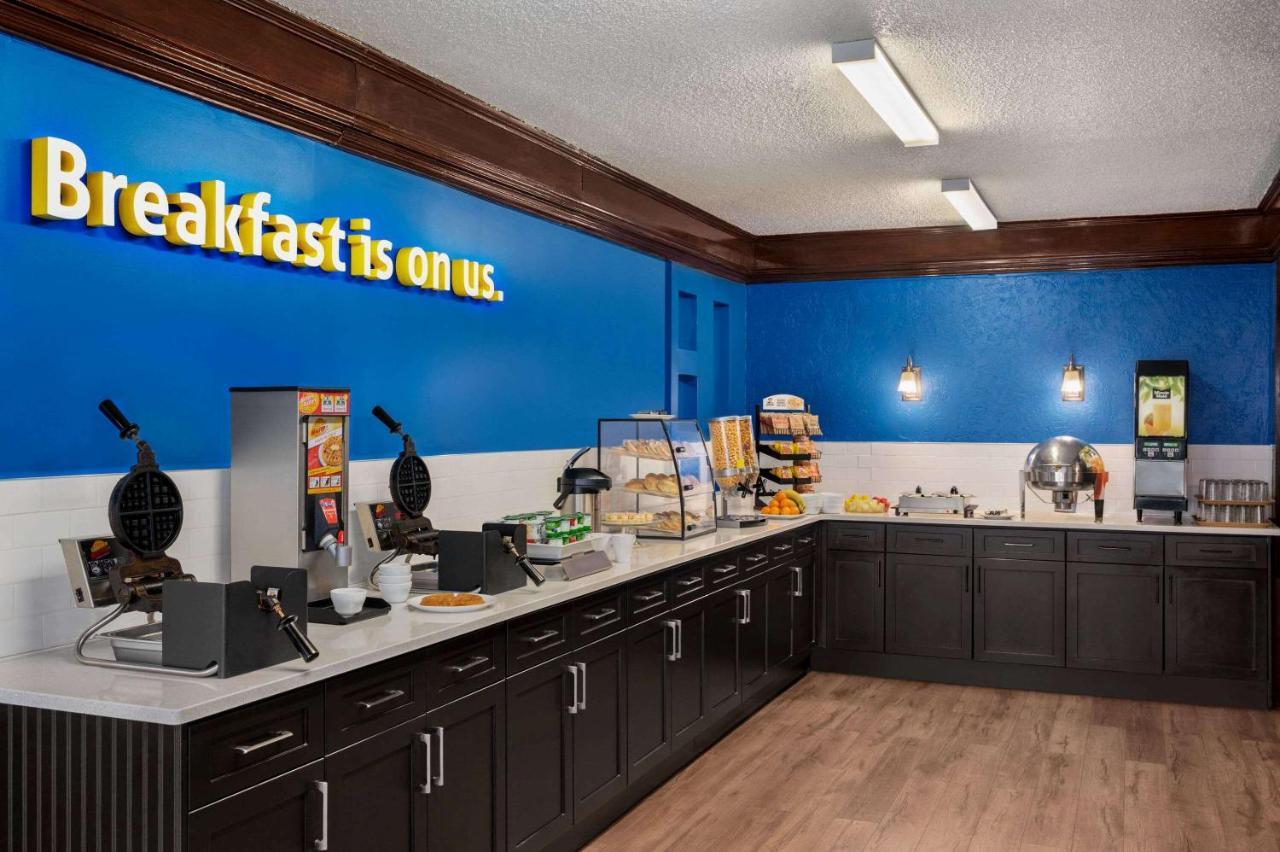 Days Inn By Wyndham Fredericton Ngoại thất bức ảnh